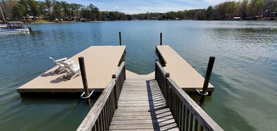 Lake Front Getaway, Family Friendly.