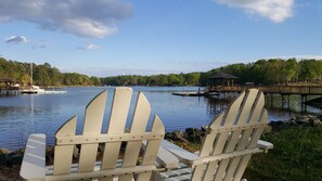 Property grounds - Lake Front Getaway, Family Friendly. (Mooresville)