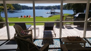 Terrace/patio - Lake Front Getaway, Family Friendly. (Mooresville)