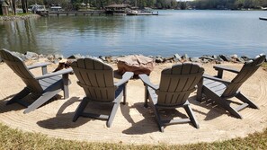 Property grounds - Lake Front Getaway, Family Friendly. (Mooresville)