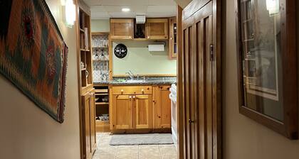 Village Nook,1 BR Apt.-on the Rail Trail, easy walk downtown.