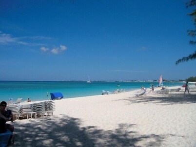 THE YELLOW HOUSE OF SEACLIFF RESORT HOMES