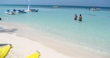 THE YELLOW HOUSE OF SEACLIFF RESORT HOMES