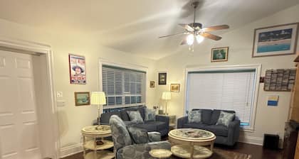 Hobe Sound Natural Setting. New lightning fast internet. Great seclusion!