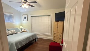 1 bedroom, desk, iron/ironing board, free WiFi - Hobe Sound Natural Setting. New lightning fast internet. Great seclusion! (Hobe Sound)