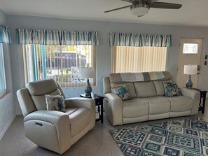 تلفزيون ذكي، مشغل دي في دي، �مكتبة فيديو