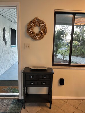 المنشأة من الداخل