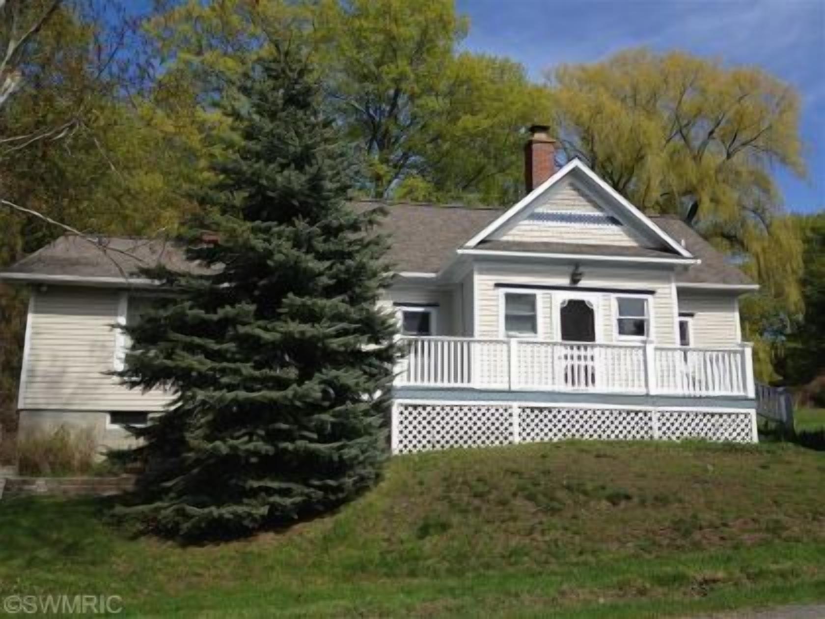 Remodeled School house Near Lake Michigan, 3Br, 2Ba, Quiet paved Road, Sleeps 9