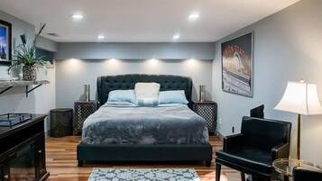 1 habitación, tabla de planchar con plancha, cuna de viaje y wifi