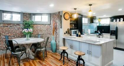 Newly remodeled garden-level suite near downtown in Cheesman Park neighborhood.