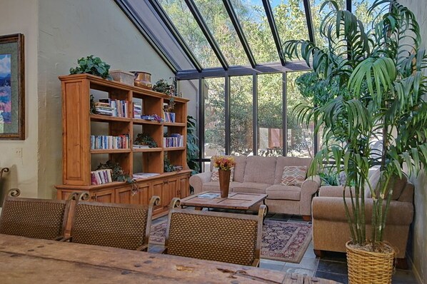 Interior - QUITE INVITING!! CANYON VIEW AT VENTANA (Tucson)