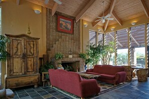 TV, fireplace, books, stereo - QUITE INVITING!! CANYON VIEW AT VENTANA (Tucson)