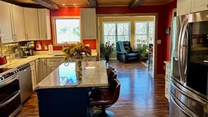 Fridge, microwave, oven, stovetop - MOUNTAIN VISTA GETAWAY! (Asheville)