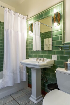 Combined shower/bathtub, hair dryer, towels, soap