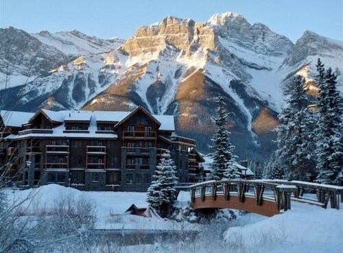 Premium penthouse in the heart of the Canadian Rockies! Walk to busy downtown.