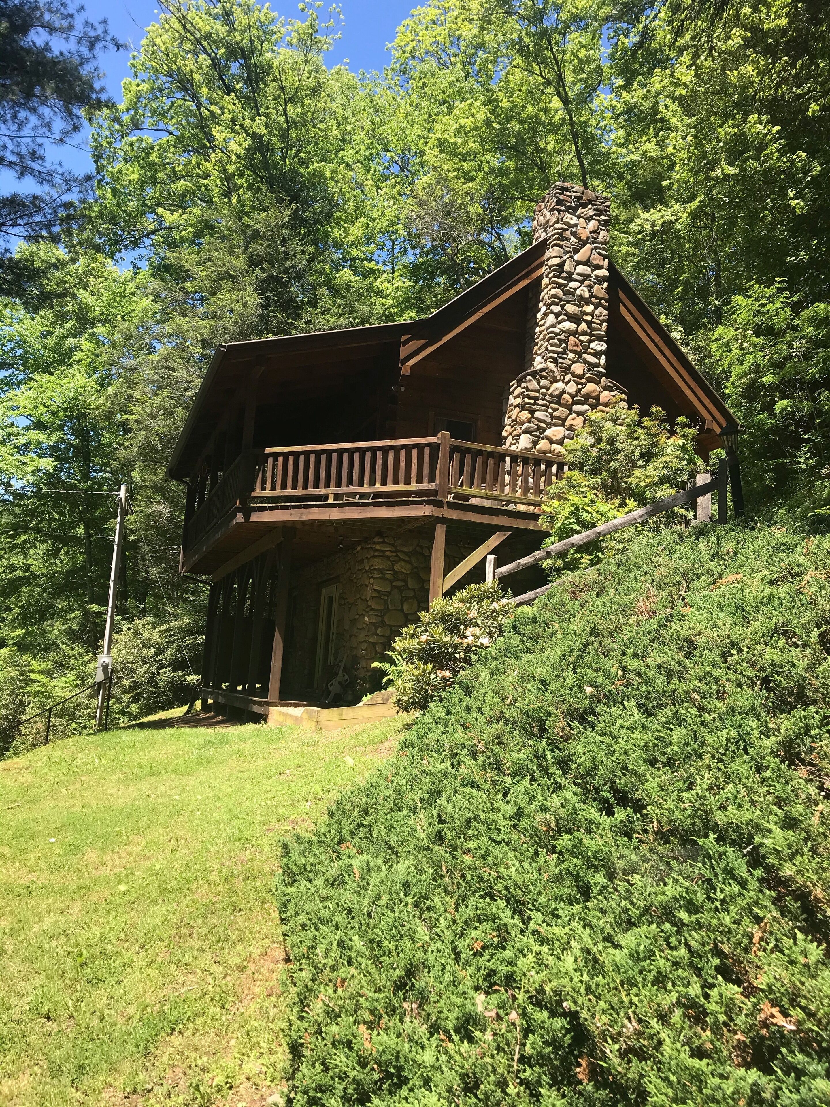Log Cabin -**River Front **Kayaks and Tubes** Super Clean**
