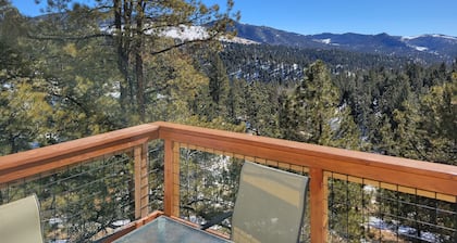 Cripple Creek Cabin with Fantastic Views and Hot Tub