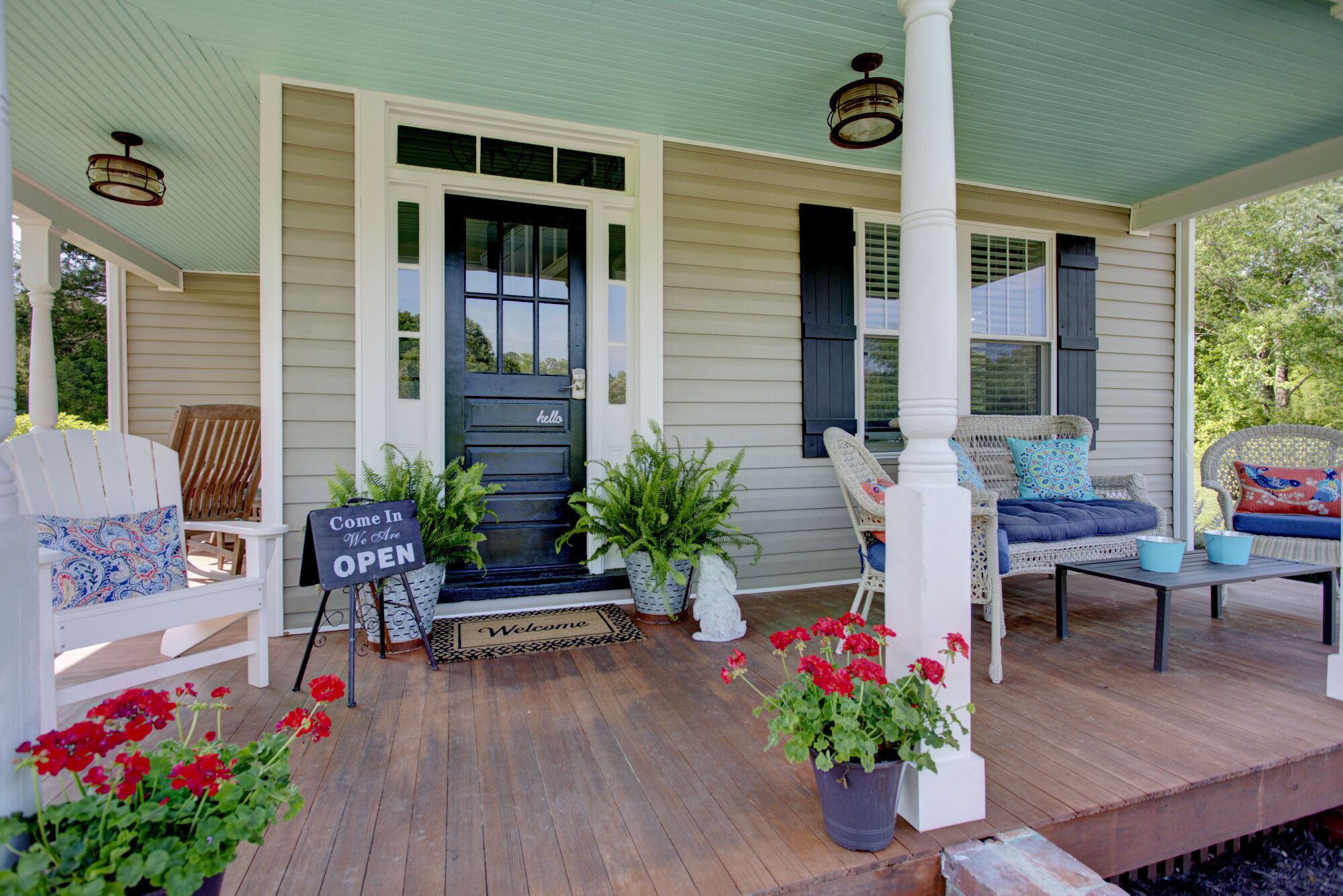 Enjoy The Simple Life In This Luxury Farmhouse Near Williamsburg