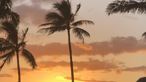 A beachside lounge with umbrellas and lounge chairs, overlooking the ocean and a sunset. - On the beach, Beautiful ocean views. (Kihei)