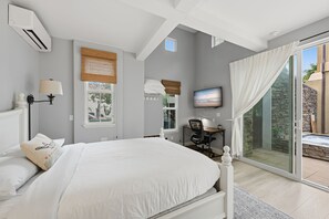 4 bedrooms, desk, iron/ironing board, travel cot