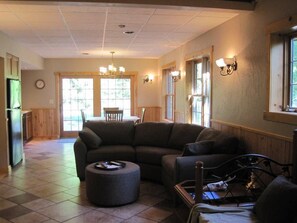 Smart TV, fireplace, DVD player, books