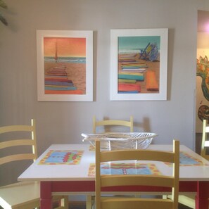 Dining - Beach Bliss ! Comfortable and Affordable Only Steps From Sugar White Sand Beach (Orange Beach)
