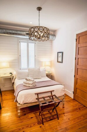 5 bedrooms, iron/ironing board, travel cot, WiFi
