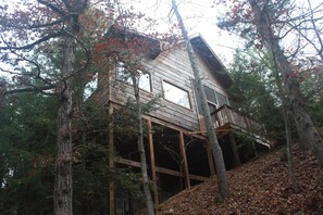 Exterior - Above the Trees - Log Cabin - 155 Per Night (Sevierville)