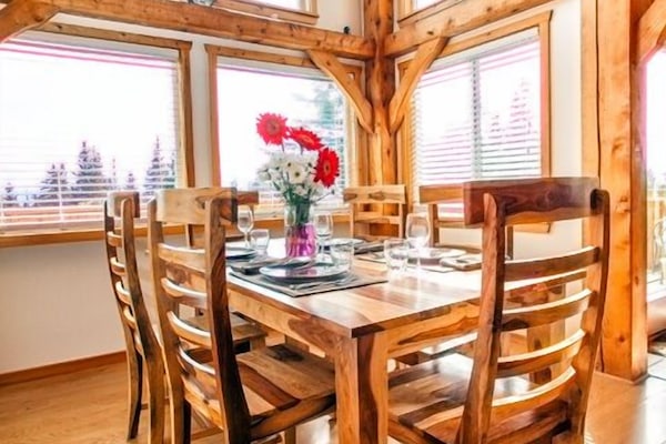 Dining Area with surrounding views to meadows, forest and mountains!