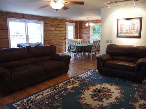 Smart-TV, DVD-Player, Tischfußball, Videothek