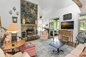 Smart TV, fireplace, ping pong, books