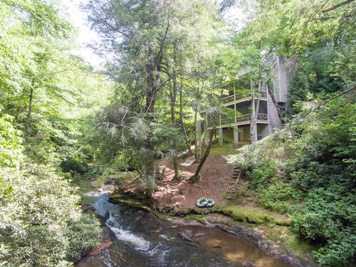 Upscale - Suuri näkymä kosteille vesille, rannoille; Yksityinen uima-reikä; Luonnollinen takka