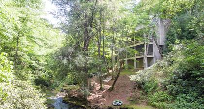 Upscale - Suuri näkymä kosteille vesille, rannoille; Yksityinen uima-reikä; Luonnollinen takka