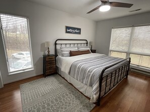 1 bedroom, iron/ironing board, WiFi, bed sheets - Guest House overlooking the Valley (Lexington)