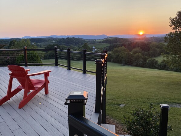 Terrace/patio - Guest House overlooking the Valley (Lexington)