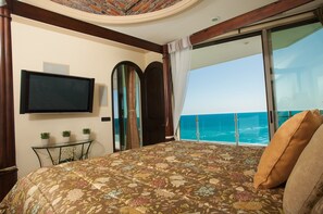 3 Schlafzimmer, Schreibtisch, Bügeleisen/Bügelbrett, Reisekinderbett