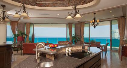 Impresionante ático en el agua 3BR / 4 BA Capacidad 10