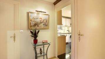 3 slaapkamers, een strijkplank/strijkijzer, gratis wifi, beddengoed