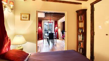 3 slaapkamers, een strijkplank/strijkijzer, gratis wifi, beddengoed