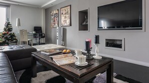 Smart TV, reproductor de DVD, libros y biblioteca musical 