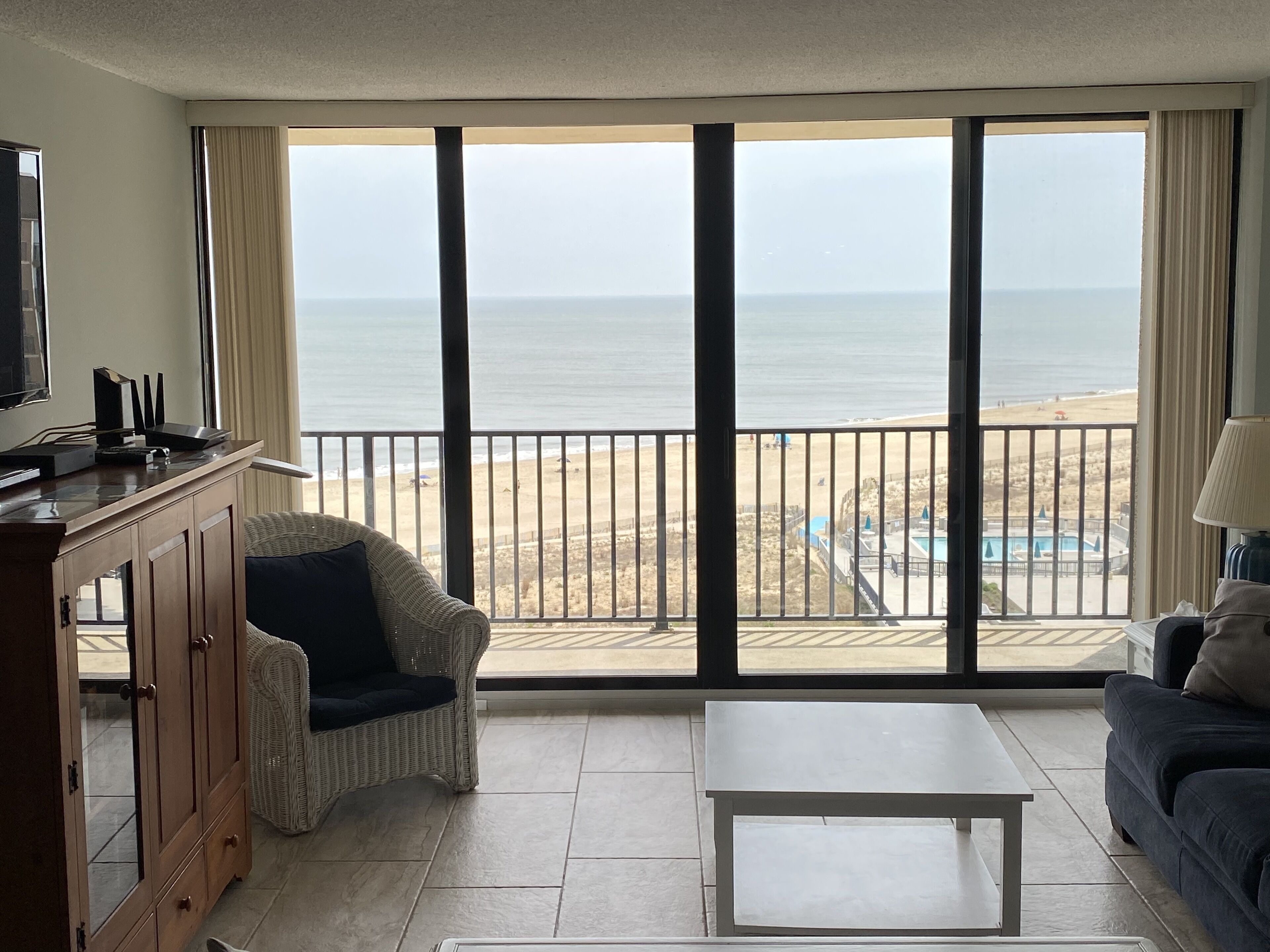 Smart TV, lettore DVD, libri, videoteca