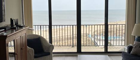 Smart TV, reproductor de DVD, libros, videoteca