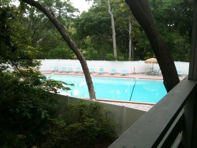 Luxury Amelia Island 2 BR / 2 Bath Condo Overlooking Pool