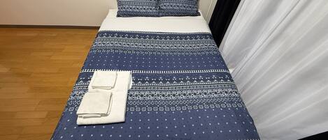 1 habitación, tabla de planchar con plancha, wifi y ropa de cama