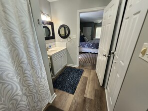 2 chambres, fer et planche à repasser, Wi-Fi gratuit, draps fournis