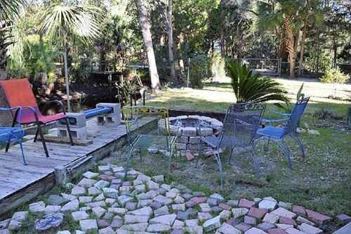 GULF ACCESS  home w/ dockage, private yard & 2 min walk to eat and stores!