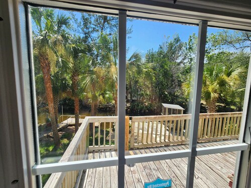 GULF ACCESS  home w/ dockage, private yard & 2 min walk to eat and stores!