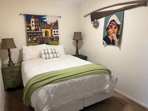 4 slaapkamers, een strijkplank/strijkijzer, gratis wifi, beddengoed