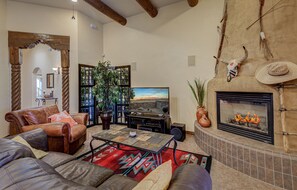 Smart TV, fireplace, Netflix, DVD player