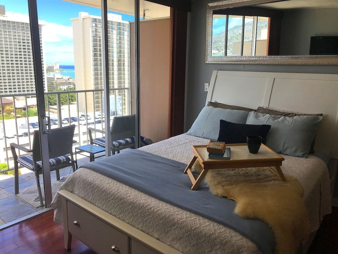 Escrivaninha, ferros/tábuas de passar roupa, Wi-Fi de cortesia